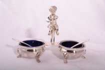 03790-Silver-Plated-Cherub-Salts-Dish-with-Blue-Glass-Liner
