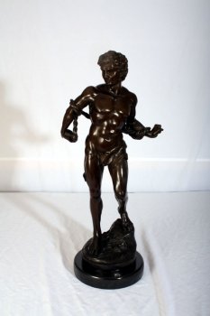 00956-Stunning-and-Beautiful-Bronze-Statuette-Figure-1