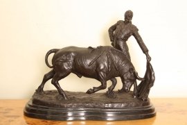01635-Stunning-Bronze-Sculpture-Matador-Bull-Fighter-1