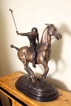 01642-Stunning-Bronze-Polo-Player-Galloping-Horse-Sculpture-1