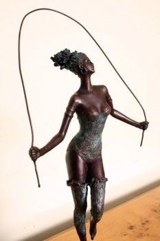 01679-Delightful-Bronze-Sculpture-Sexy-Woman-Playing-2