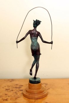 01679-Delightful-Bronze-Sculpture-Sexy-Woman-Playing-3