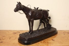 01820-Stunning-Bronze-Racehorse-&-Blacksmith-Sculpture-3