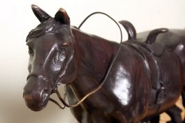 01820-Stunning-Bronze-Racehorse-&-Blacksmith-Sculpture-4