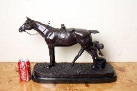 01820-Stunning-Bronze-Racehorse-&-Blacksmith-Sculpture-8