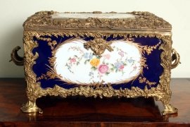 02052-Beautiful-Large-Hand-Painted-Russian-Porcelain-Casket-1