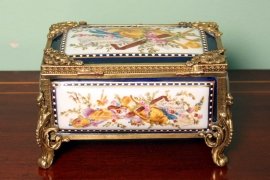 02071-Hand-Painted-Russian-Navy-Blue-Porcelain-Casket-3