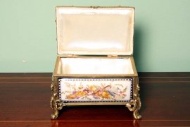 02071-Hand-Painted-Russian-Navy-Blue-Porcelain-Casket-5