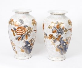 02090-Pair-Japanese-Imari-Hand-Painted-Porcelain-Vases-1