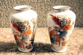 02091-Pair-Japanese-Imari-Hand-Painted-Porcelain-Vases-1