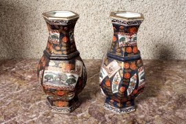02102-Pair-Japanese-Imari-Hand-Painted-Porcelain-Vases-1
