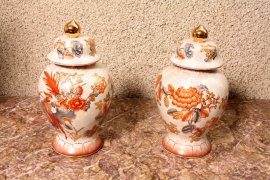 02112-Pair-Japanese-Imari-Hand-Painted-Porcelain-Vases-1