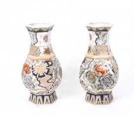 02114-Pair-Japanese-Imari-Hand-Painted-Porcelain-Vases-1