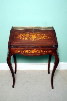 02210-French-Rosewood-Louis-XV-Marquetry-Bureau-1