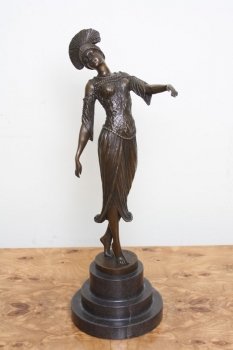 02439-Beautiful-Bronze-Sculpture-1930s-Flapper-Girl-Chiparus-1