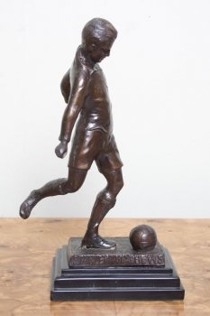 02441-English-Football-Legend-Stanley-Matthews-Bronze-1