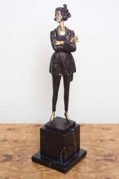 02445-Attractive-Gilded-Bronze-Young-Lady-Posing-Lorenzl-1