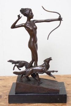 02460-Art-Deco-Bronze-Nude-Huntress-Diana-&-Dogs-Lorenzl-1