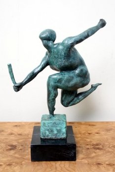 02462-Stunning-Modernist-Bronze-Sculpture-Athlete-With-Baton-1