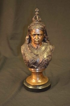 02979-Stunning-Bronze-Sculpture-Queen-Victoria-Marble-Base-1