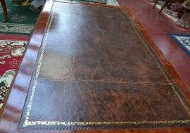 03144-Stunningl-Victorian-Style-Small-Burr-Walnut-Desk-4