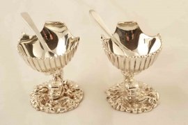 03324-Charming-Pair-Silver-Plated-Shell-Salts-with-Spoons-1