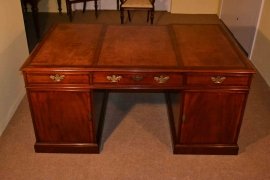 03359-Stunning-Vintage-Large-Mahogany-Pedestal-Partners-Desk-4