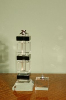 Art-Deco-1920s-Style-Geometric-Crystal-Perfume-Bottle-2