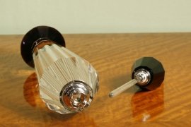 Art-Deco-1920s-Style-Tall-Ebony-Crystal-Perfume-Bottle-2