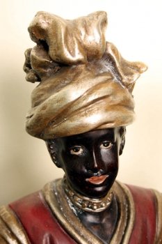 Beautiful-Pair-Bronze-Blackamoor-Candle-Holders-7