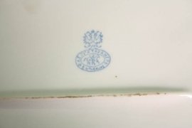 Beautiful-Russia-Hand-Painted-Porcelain---Ormolu-Casket-8