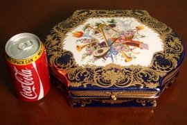 Beautiful-Russia-Hand-Painted-Porcelain---Ormolu-Casket-9
