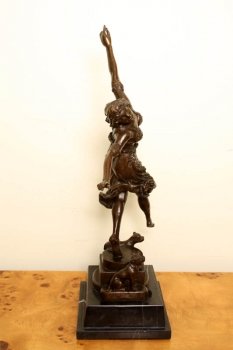 Captivating-Art-Deco-Bronze-Dancer-with-Dogs-Colinet-4