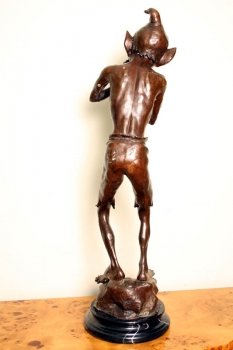 Delightful-Bronze-Dancing-Cornish-Pixie-Playing-Shell-4