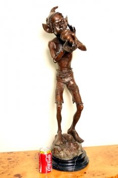 Delightful-Bronze-Dancing-Cornish-Pixie-Playing-Shell-7