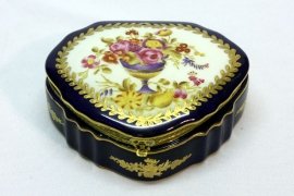 Dresden-Porcelain-Hand-Painted-Jewellery-Box-Casket-1