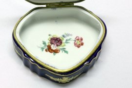 Dresden-Porcelain-Hand-Painted-Jewellery-Box-Casket-6
