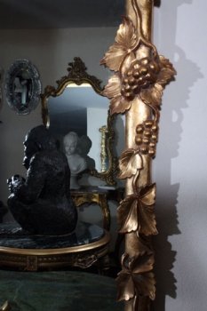 Elegant-Pair-Italian-Giltwood-Grape-Carved-Mirrors-2