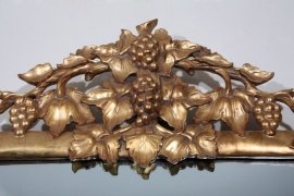 Elegant-Pair-Italian-Giltwood-Grape-Carved-Mirrors-3