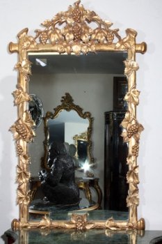 Elegant-Pair-Italian-Giltwood-Grape-Carved-Mirrors-4