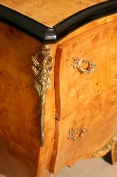 Pair-French-Louis-XV-Birdseye-Maple-Bedside-Cabinets-7
