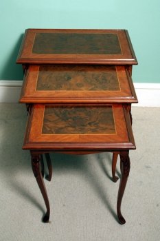 Stunning-Burr-Walnut-Nest-of-Three-Tables-Crossbanding-4