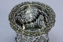 Stunning-Pair-Silver-Plated-English-Wine-Coasters-5