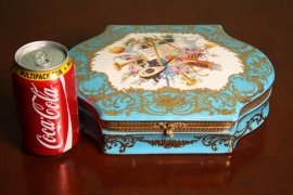 Stunning-Russian-Hand-Painted-Porcelain---Ormolu-Casket-10