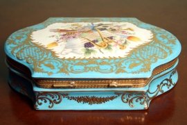 Stunning-Russian-Hand-Painted-Porcelain---Ormolu-Casket-2