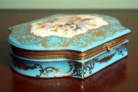 Stunning-Russian-Hand-Painted-Porcelain---Ormolu-Casket-3