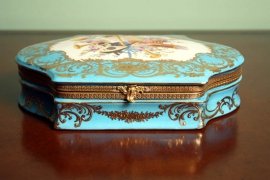 Stunning-Russian-Hand-Painted-Porcelain---Ormolu-Casket-4