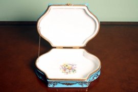 Stunning-Russian-Hand-Painted-Porcelain---Ormolu-Casket-6