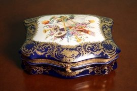 Superb-Russian-Hand-Painted-Porcelain---Ormolu-Casket-4