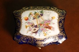 Superb-Russian-Hand-Painted-Porcelain---Ormolu-Casket-5